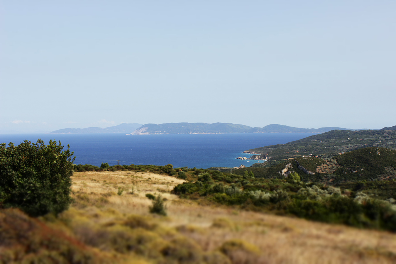 Blick auf die Insel Skiathos (Ägäisseite)